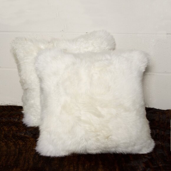Natural Home Decor New Zealand Sheepskin Pillow | 2-Piece | Natural | 18"x18" - Picture 3 of 6